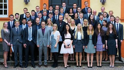 Gruppenfoto der Bachelor-Absolventen