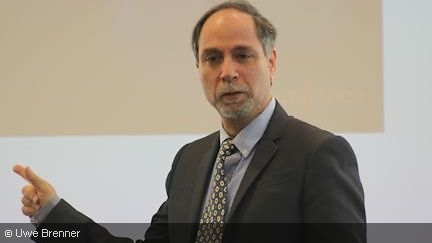 Professor Eyal Winter bei der Vortragsveranstaltung