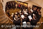 Die beeindruckende Akustik im Treppenhaus des Schlosses überrascht die Anwesenden