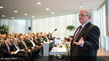 Bernhard Emunds bei seinen Vortrag