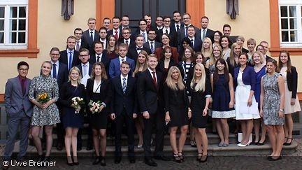 Gruppenfoto der Bachelor-Absolventen