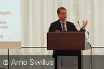Foto zeigt Volker Wieland, Mitglied im Sachverständigenrat zur Begutachtung der gesamtwirtschaftlichen Entwicklung, bei seinem