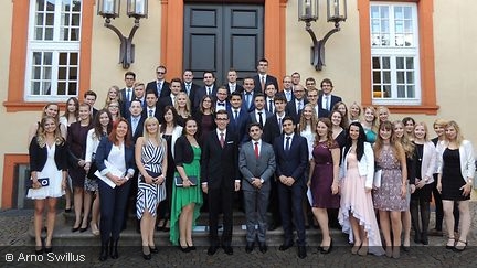 Gruppenfoto der Bachelor-Absolventen