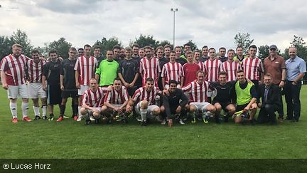 Gruppenbild der Fußball-Mannschaften der Management-Akademie der Sparkassen-Finanzgruppe und der Hochschule der Bundesbank