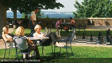 Leisure activities in the castle garden