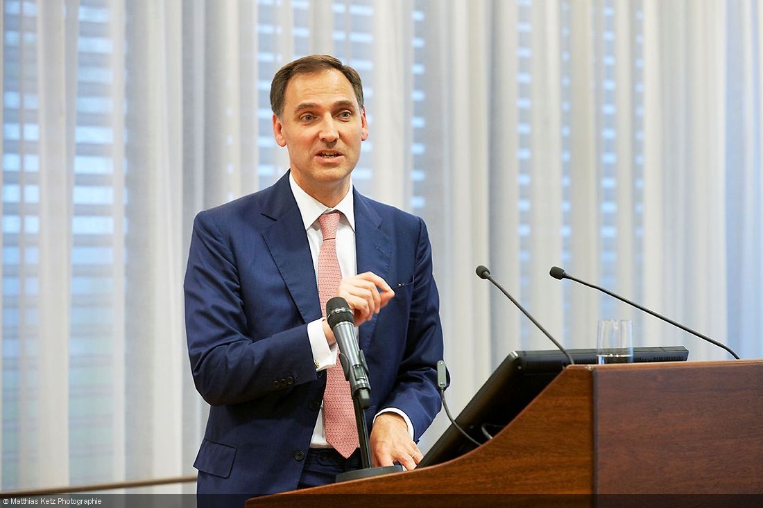 DeutscheBankVorstand in Hachenburg Wozu braucht man global